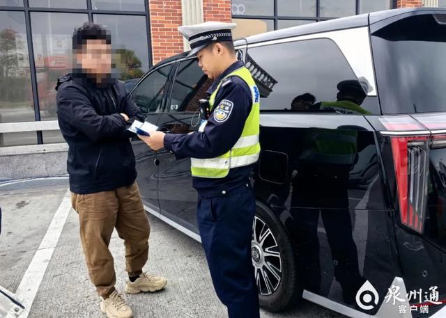 女子舉報丈夫開車看美女，交警回應(yīng)熱，女子舉報丈夫開車看美女，交警回應(yīng)引發(fā)關(guān)注