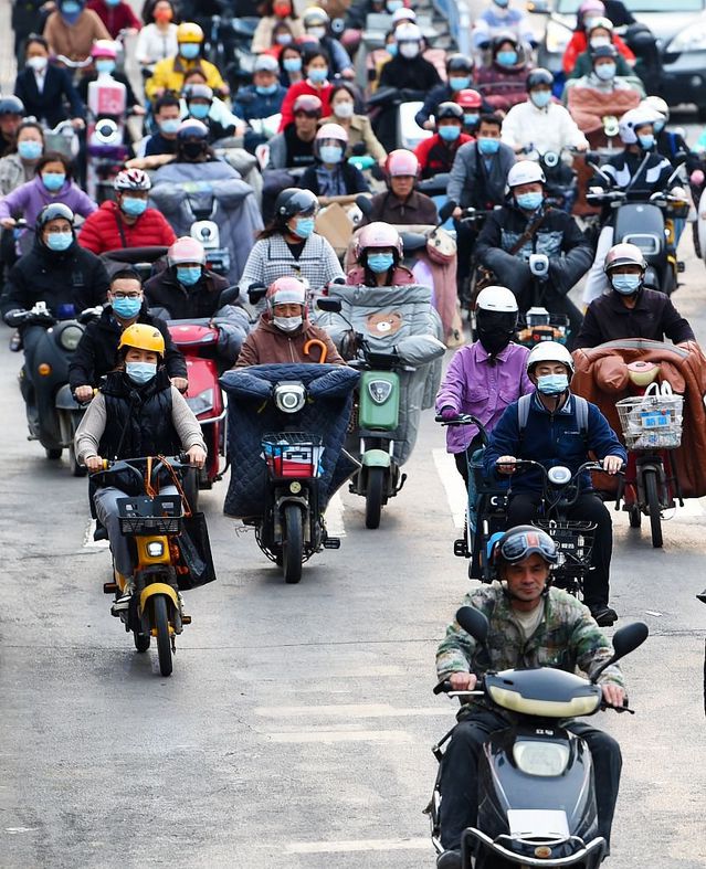 電動(dòng)自行車圍困下的大學(xué)校園新挑戰(zhàn)與創(chuàng)新應(yīng)對(duì)，電動(dòng)自行車圍困下的大學(xué)校園，挑戰(zhàn)與創(chuàng)新應(yīng)對(duì)之道