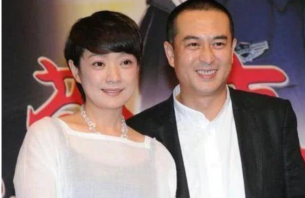 張嘉譯老婆現(xiàn)任老婆——王海燕的魅力與人生，張嘉譯現(xiàn)任妻子王海燕的魅力與人生探究